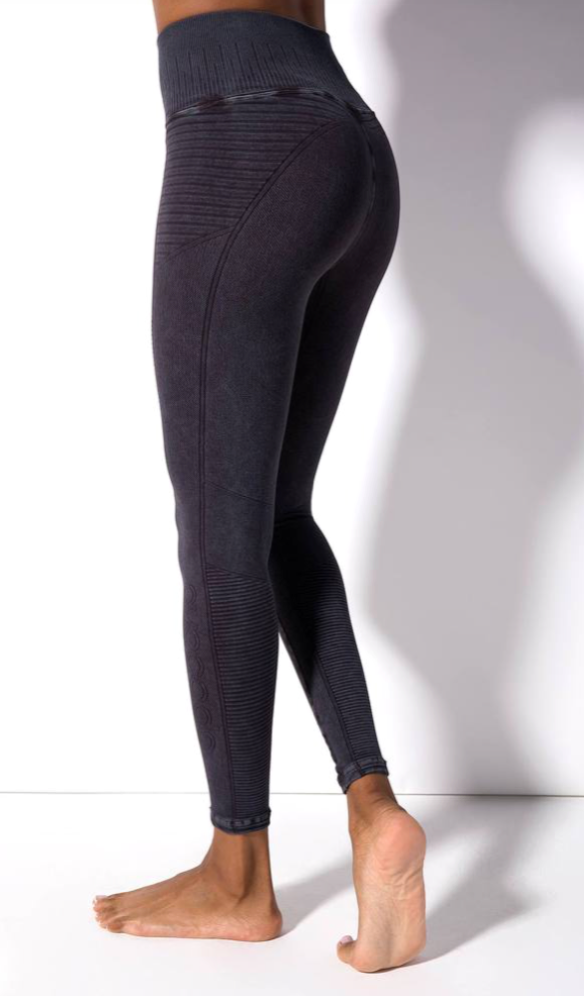 Close up of the Avocado Mid Rise Phoenix Fire Legging in Charcoal