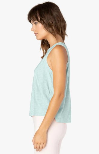 Side view of the Beyond Yoga Featherweight Balanced Muscle Tank in Aqua Mint